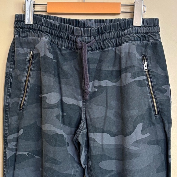 TNA| Aritzia| ‘Alix’ Grey Camouflage Twill Drawstring Pockets Joggers Sz S - Picture 2 of 6